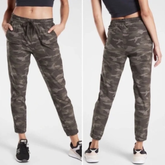 Athleta Pants - Athleta Camo Farallon Jogger - Size 0